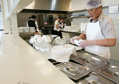 大眾十年慶，服務書新篇——大連大眾餐廳十周年紀念活動餐飲服務紀實