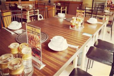 瘋狂派對餐飲加盟 打造潮流餐飲新風尚