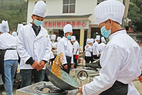 農閑時節學藝忙，技能扶貧助增收——彭水共和村為村民提供餐飲服務技能培訓